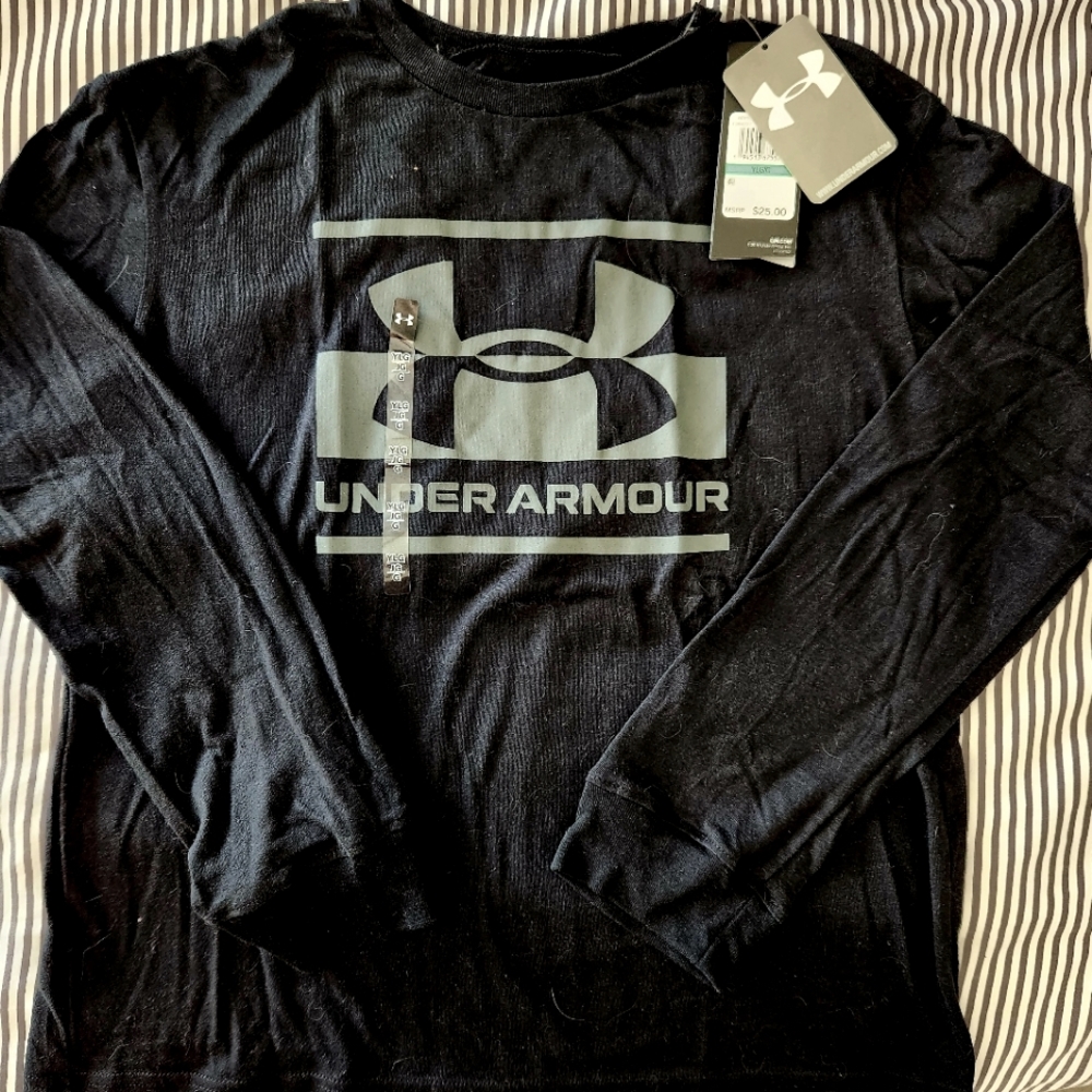 NWT Under Armour Long Sleeve Top, Youth Large, Gray